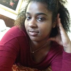 Meet your Posher, Crystal